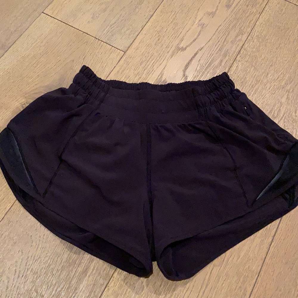 Lululemon size 2 hottie hot shorts